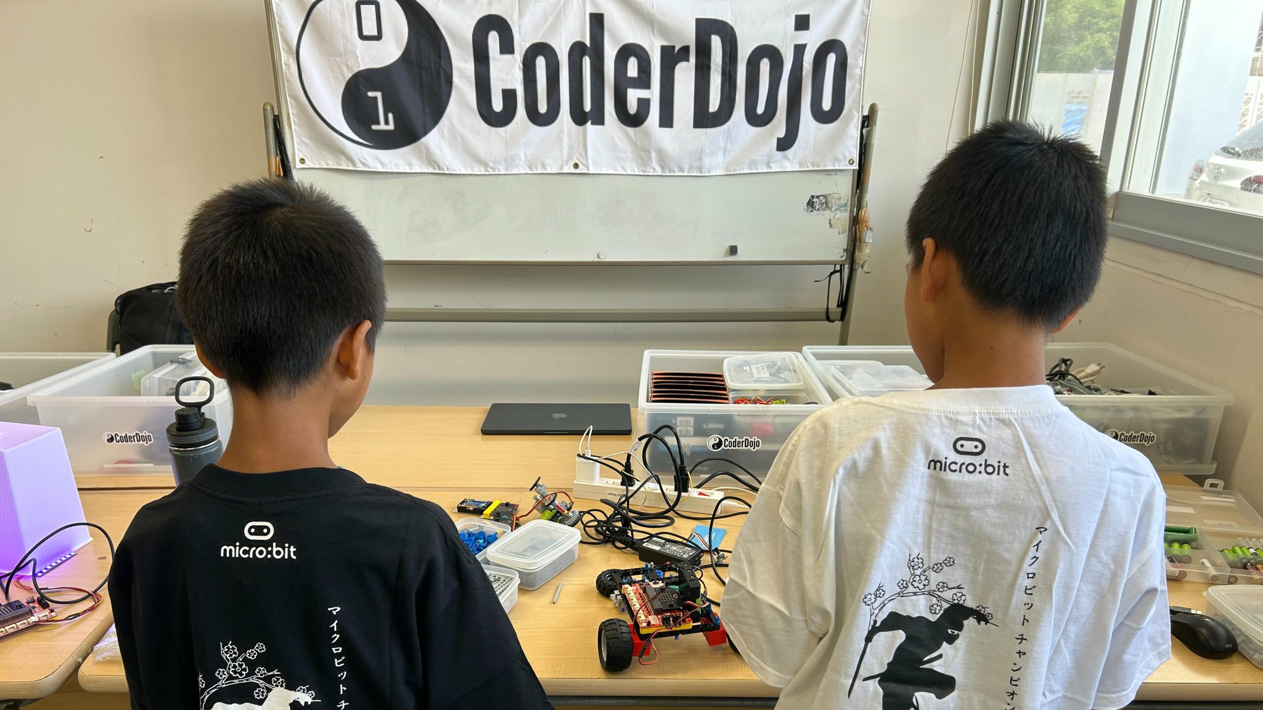 CoderDojo名護（あけみおSKYドーム）The community of free, local coding clubs for kids and teens