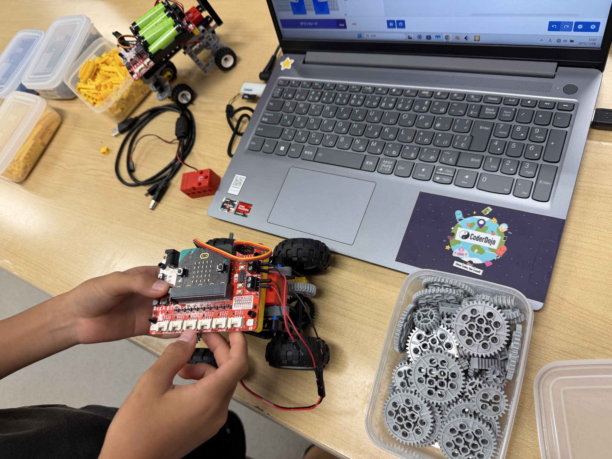 CoderDojo名護(あけみおSKYドーム)The community of free, local coding clubs for kids and teens